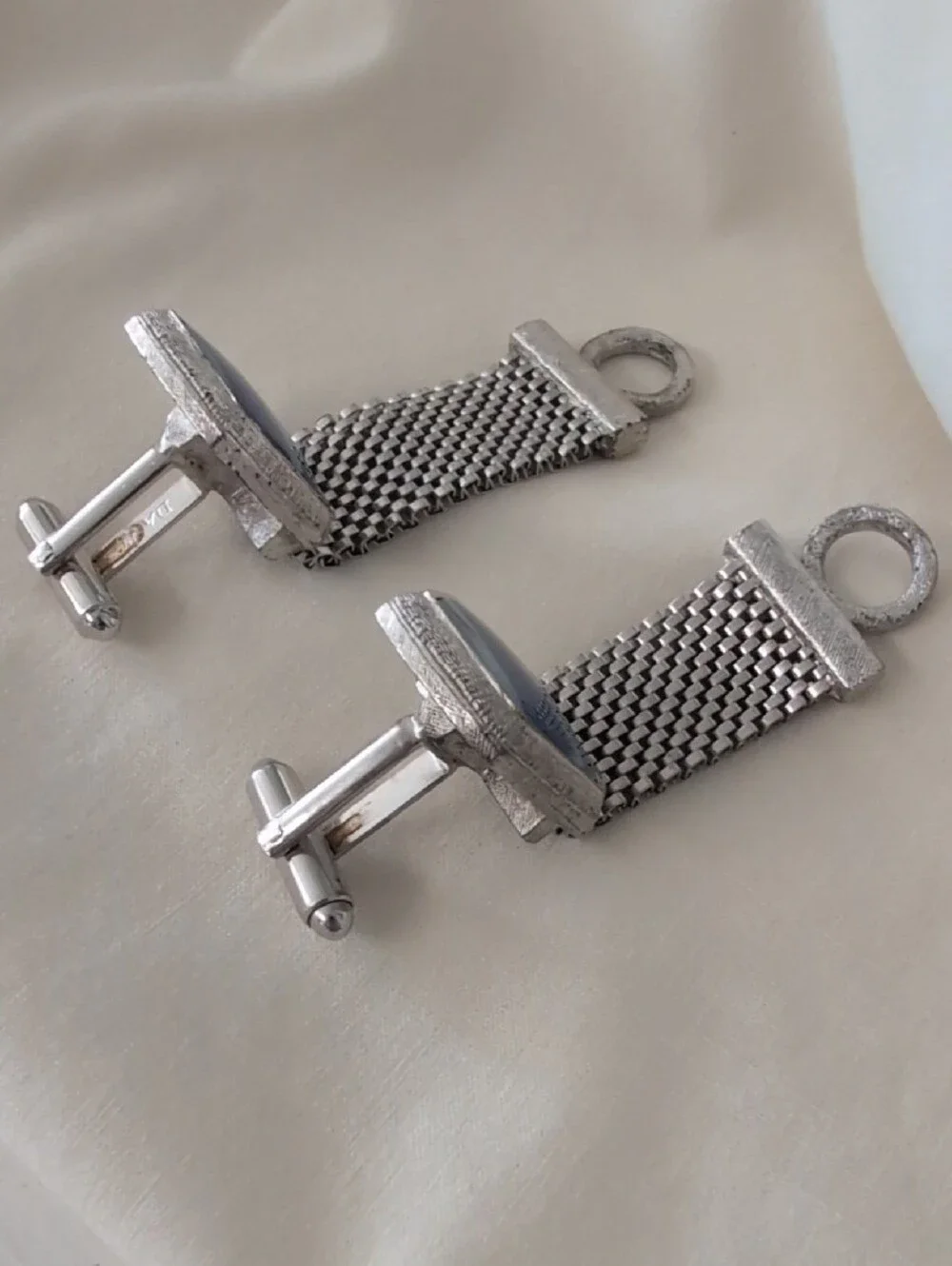 DANTE Vintage Silver Mesh Drop Cufflinks with Blue Gemstone Accent